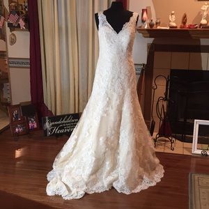 Mori Lee Style 27823 Bridal Gown Size 14 - Iv/Gold